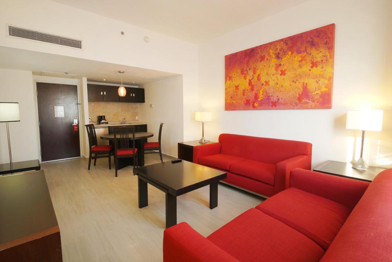 Fiesta Inn Express Ciudad Obregon Exterior photo