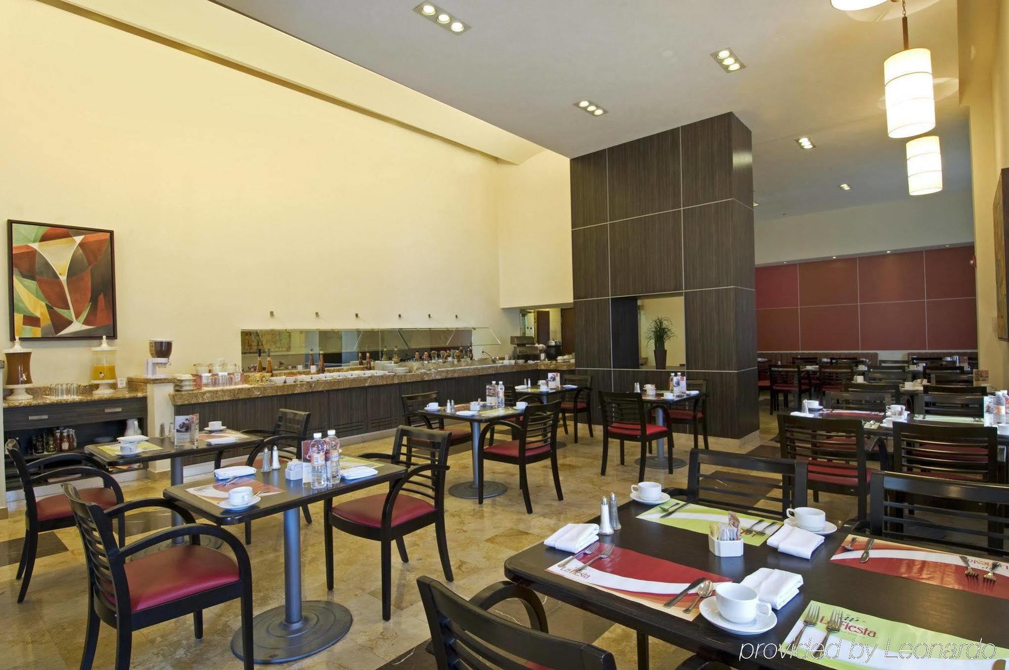 Fiesta Inn Express Ciudad Obregon Restaurant photo